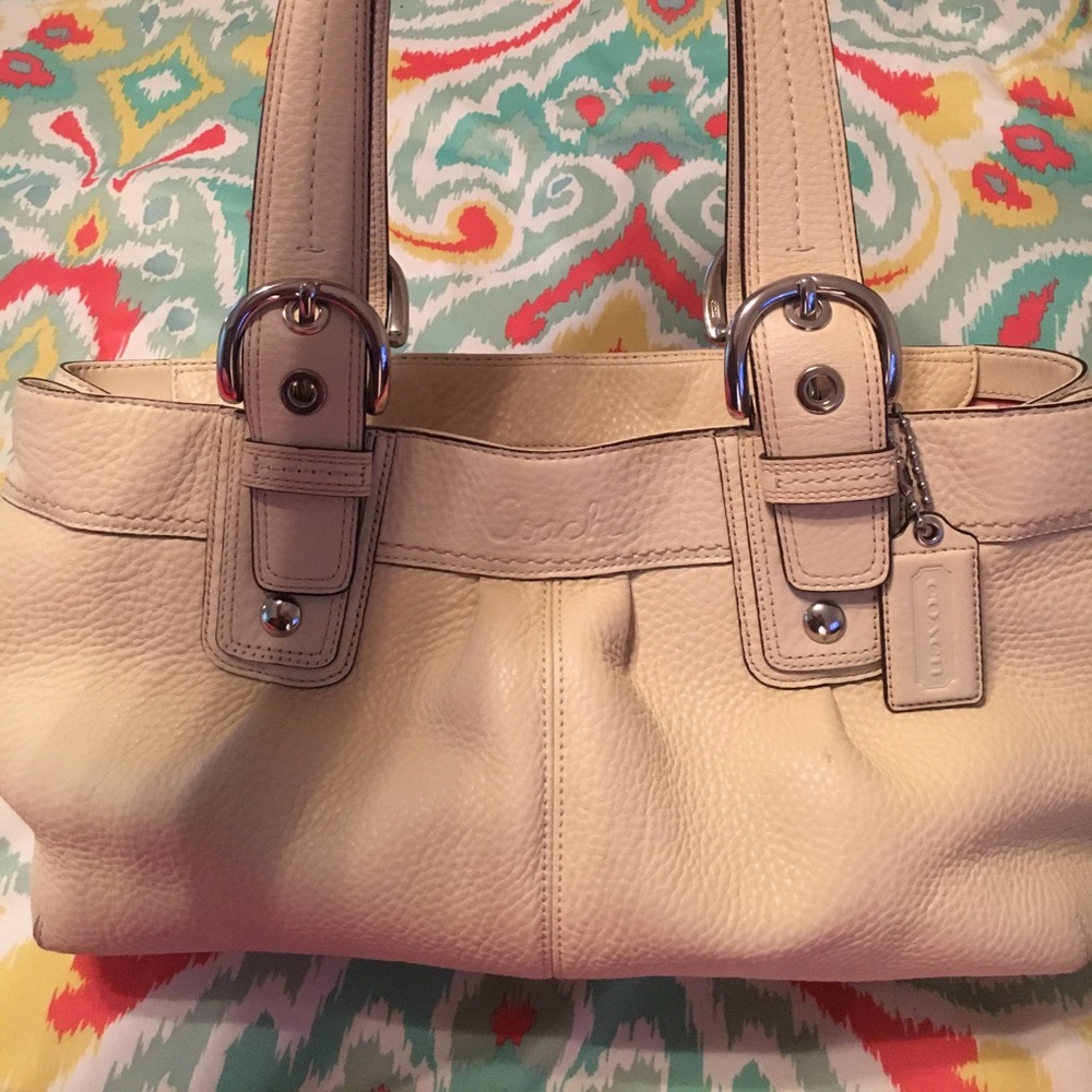 Beautiful Coach, soft cream pebbles leather purse